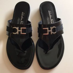 Ferragamo black patent leather flats/slippers 5.5
